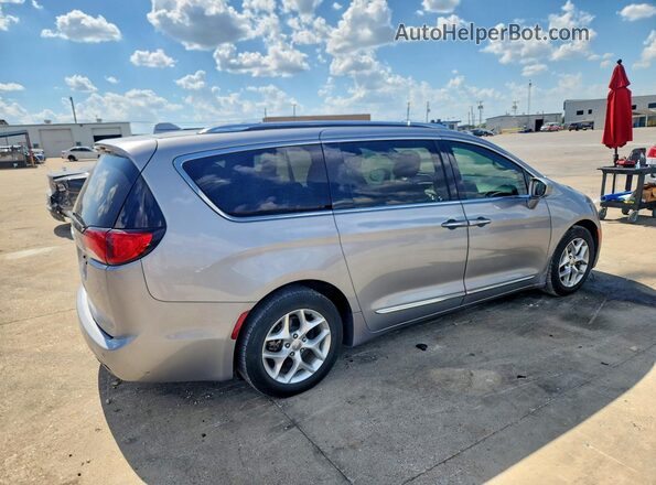 2C4RC1BG3JR219038 2018 CHRYSLER PACIFICA Gray Trasero derecho