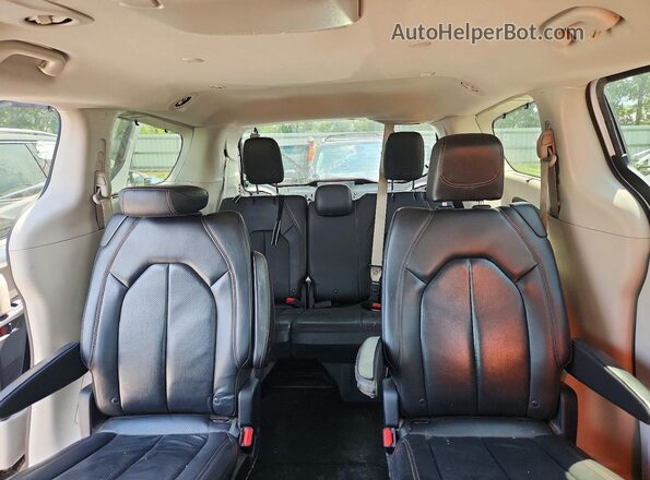 2C4RC1BG3JR317759 2018 CHRYSLER PACIFICA White Вид задніх сидінь