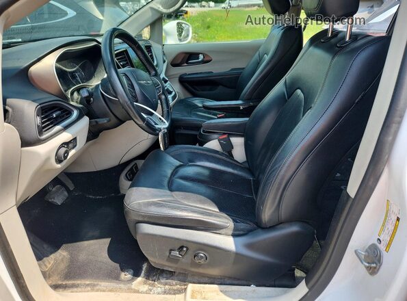 2C4RC1BG3JR317759 2018 CHRYSLER PACIFICA White Вид салону спереду