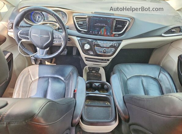 2C4RC1BG3JR317759 2018 CHRYSLER PACIFICA White Вид панелі приладів