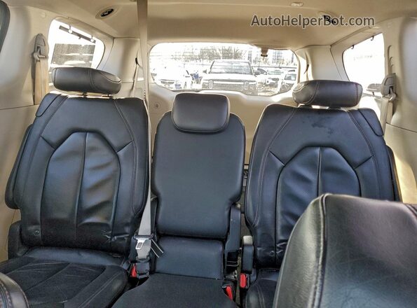 2C4RC1BG3KR721405 2019 CHRYSLER PACIFICA Black Widok tylnych siedzeń