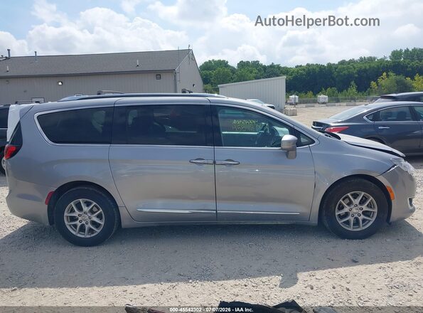 2C4RC1BG3LR127978 2020 CHRYSLER PACIFICA Серебряный Вид задней части салона