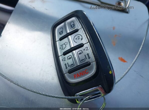 2C4RC1BG3LR127978 2020 CHRYSLER PACIFICA Серебряный Вид панели приборов