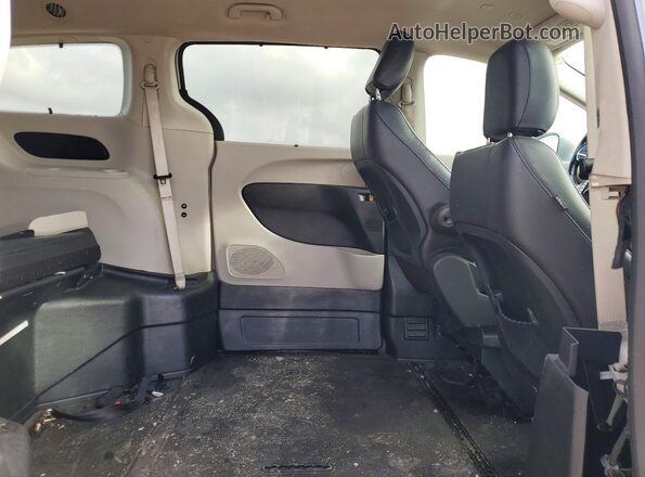 2C4RC1BG3LR269358 2020 CHRYSLER PACIFICA Silver Rear interior view