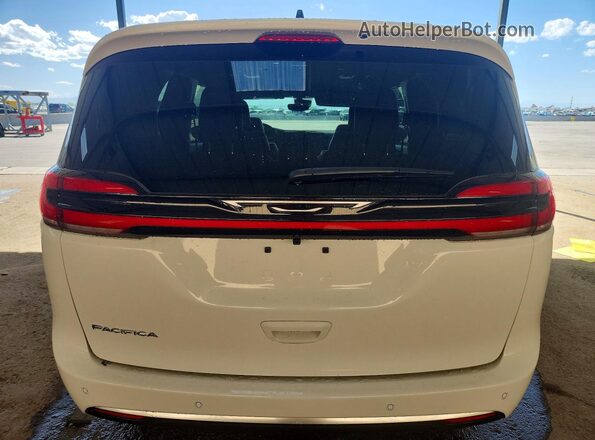 2C4RC1BG3VR556685 2027 CHRYSLER PACIFICA White Widok z tyłu