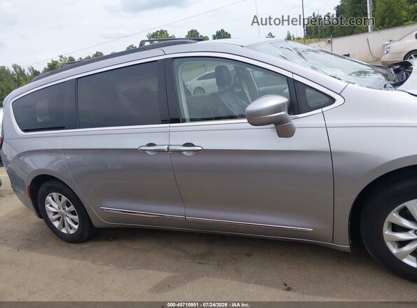 2C4RC1BG4HR569840 2017 CHRYSLER PACIFICA Silver Սալոնի հետևի տեսք