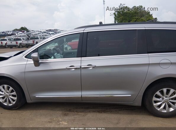 2C4RC1BG4HR569840 2017 CHRYSLER PACIFICA Silver Սալոնի 360 աստիճան տեսք