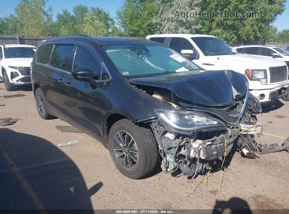 2C4RC1BG4HR633729 2017 CHRYSLER PACIFICA Black Rear interior view