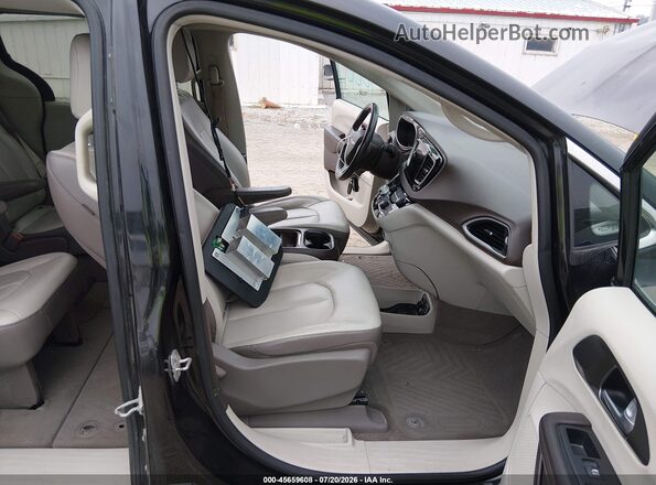 2C4RC1BG4HR720031 2017 CHRYSLER PACIFICA Black Вид салону спереду