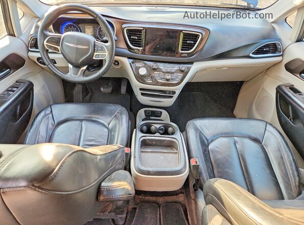 2C4RC1BG4HR821196 2017 CHRYSLER PACIFICA Gray Вид панелі приладів