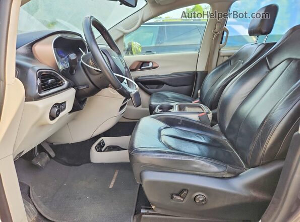2C4RC1BG4HR821196 2017 CHRYSLER PACIFICA Gray Вид салону спереду