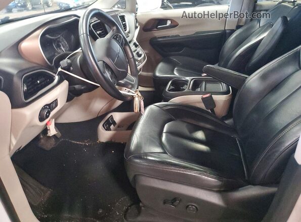 2C4RC1BG4HR823451 2017 CHRYSLER PACIFICA White Widok wnętrza z przodu