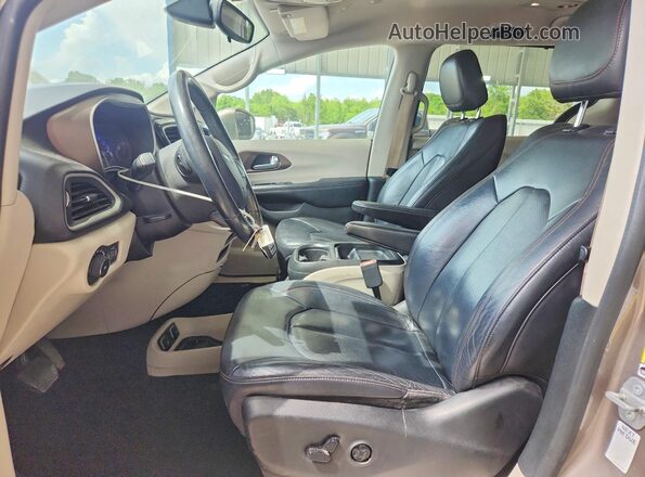 2C4RC1BG4JR152059 2018 CHRYSLER PACIFICA Tan Front interior view