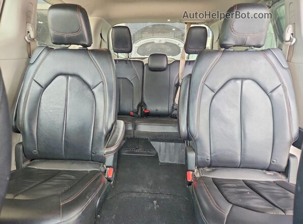 2C4RC1BG4JR152059 2018 CHRYSLER PACIFICA Tan Rear seats view