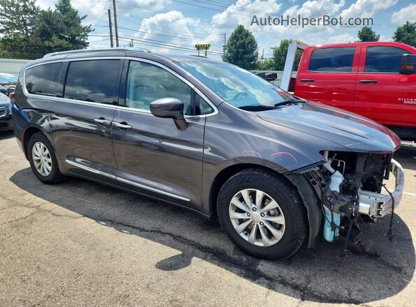 2C4RC1BG4JR178094 2018 CHRYSLER PACIFICA Gray Front right