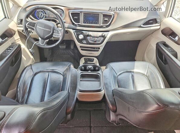 2C4RC1BG4JR246393 2018 CHRYSLER PACIFICA Белый Вид панели приборов