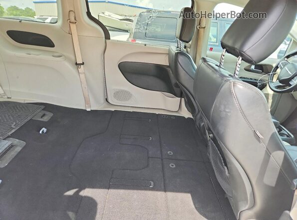 2C4RC1BG4JR246393 2018 CHRYSLER PACIFICA Белый Вид задней части салона