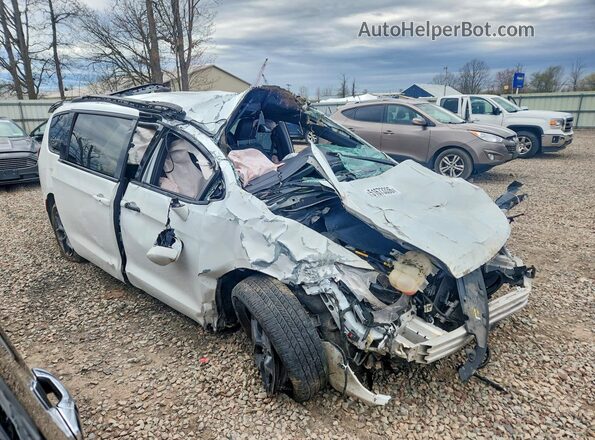 2C4RC1BG4KR604979 2019 CHRYSLER PACIFICA White Front right