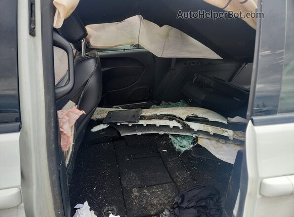 2C4RC1BG4KR604979 2019 CHRYSLER PACIFICA White Rear interior view