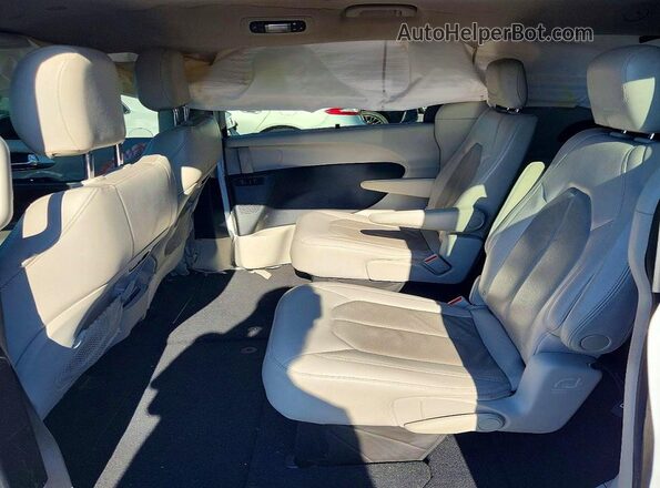 2C4RC1BG4MR531552 2021 CHRYSLER PACIFICA White Rear interior view