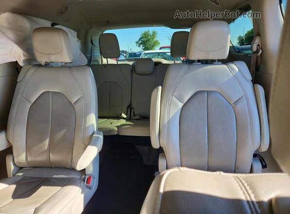 2C4RC1BG4MR531552 2021 CHRYSLER PACIFICA White Rear seats view