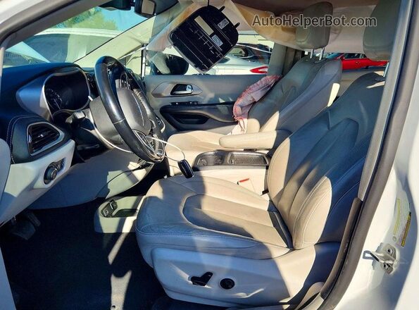 2C4RC1BG4MR531552 2021 CHRYSLER PACIFICA White Front interior view