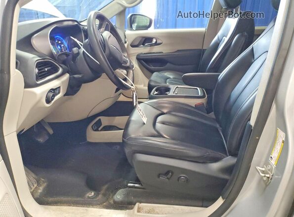 2C4RC1BG4PR586393 2023 CHRYSLER PACIFICA Silver Widok wnętrza z przodu