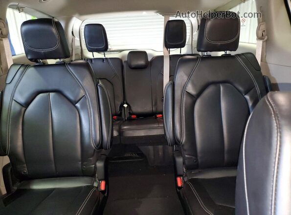 2C4RC1BG4PR586393 2023 CHRYSLER PACIFICA Silver Widok tylnych siedzeń