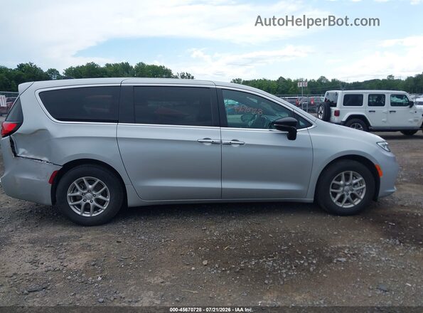 2C4RC1BG4TR240144 2026 CHRYSLER PACIFICA Серебряный Вид задней части салона