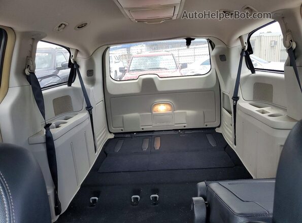 2C4RC1BG5GR165301 2016 CHRYSLER TOWN Silver Widok tylnych siedzeń