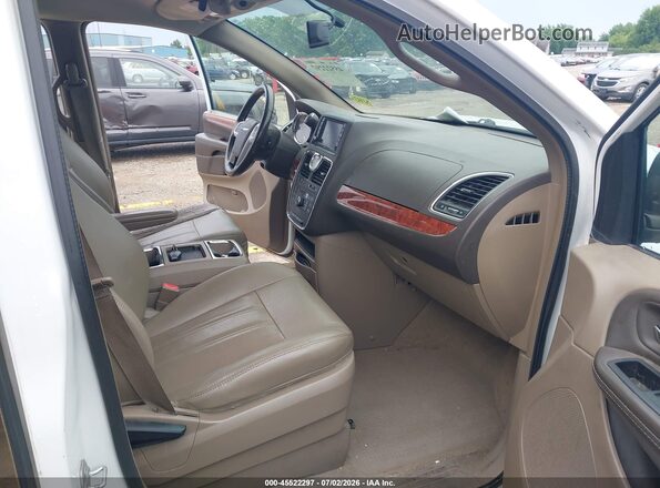 2C4RC1BG5GR229336 2016 CHRYSLER TOWN & COUNTRY White Вид салону спереду