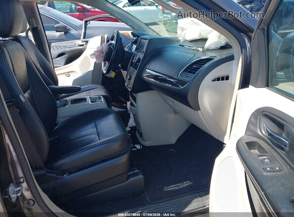 2C4RC1BG5GR296003 2016 CHRYSLER TOWN & COUNTRY Black Вид салону спереду