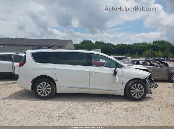 2C4RC1BG5HR656565 2017 CHRYSLER PACIFICA White Vista del cuadro de instrumentos