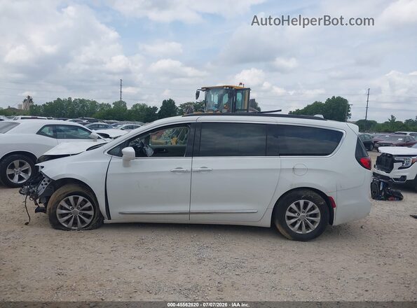 2C4RC1BG5HR656565 2017 CHRYSLER PACIFICA White Vista interior trasera