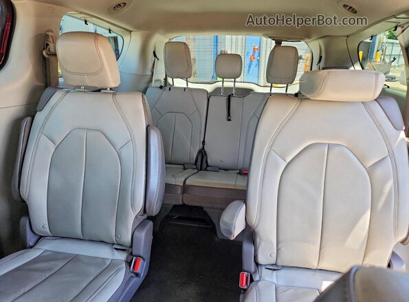 2C4RC1BG5HR688304 2017 CHRYSLER PACIFICA Red უკანა სავარძლების ხედი