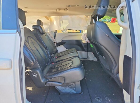 2C4RC1BG5HR816220 2017 CHRYSLER PACIFICA White Вид задньої частини салону