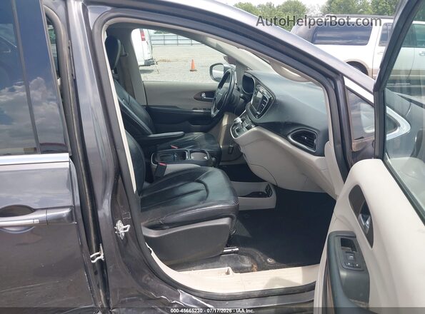 2C4RC1BG5JR211197 2018 CHRYSLER PACIFICA Gray Front interior view