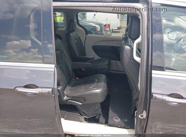 2C4RC1BG5JR211197 2018 CHRYSLER PACIFICA Gray VIN sticker view