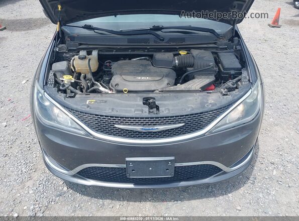 2C4RC1BG5JR211197 2018 CHRYSLER PACIFICA Gray Rear view