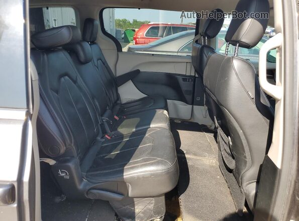 2C4RC1BG5JR317889 2018 CHRYSLER PACIFICA Gray უკანა სალონის ხედი