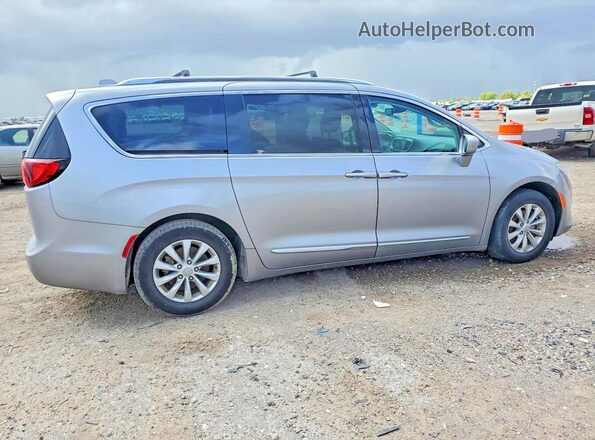 2C4RC1BG5KR650773 2019 CHRYSLER PACIFICA Silver Задня права чверть