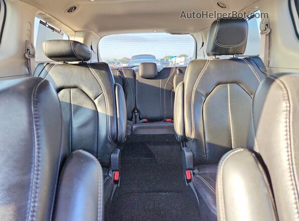 2C4RC1BG5NR206376 2022 CHRYSLER PACIFICA White Rear seats view
