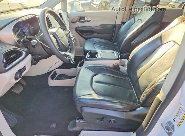 2C4RC1BG5NR206376 2022 CHRYSLER PACIFICA White Front interior view