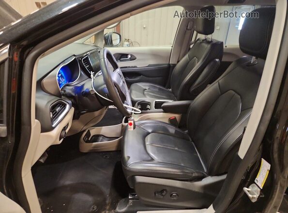 2C4RC1BG5PR627310 2023 CHRYSLER PACIFICA Black Widok wnętrza z przodu