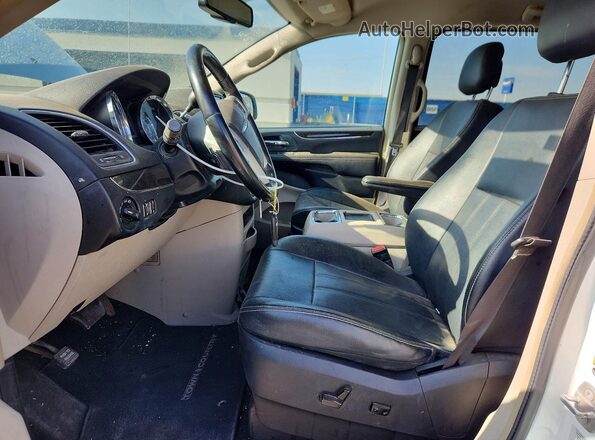 2C4RC1BG6GR206647 2016 CHRYSLER TOWN White Вид салону спереду