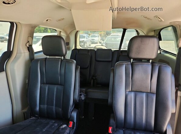 2C4RC1BG6GR281610 2016 CHRYSLER TOWN White უკანა სავარძლების ხედი