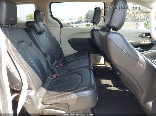 2C4RC1BG6HR520736 2017 CHRYSLER PACIFICA White Vista de la etiqueta del VIN
