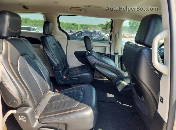 2C4RC1BG6HR535088 2017 CHRYSLER PACIFICA Tan Rear seats view