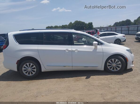 2C4RC1BG6JR142486 2018 CHRYSLER PACIFICA White Սալոնի հետևի տեսք