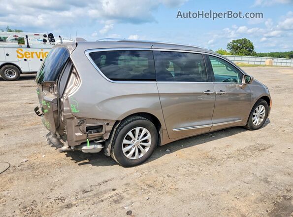 2C4RC1BG6JR197729 2018 CHRYSLER PACIFICA Tan Tył prawy